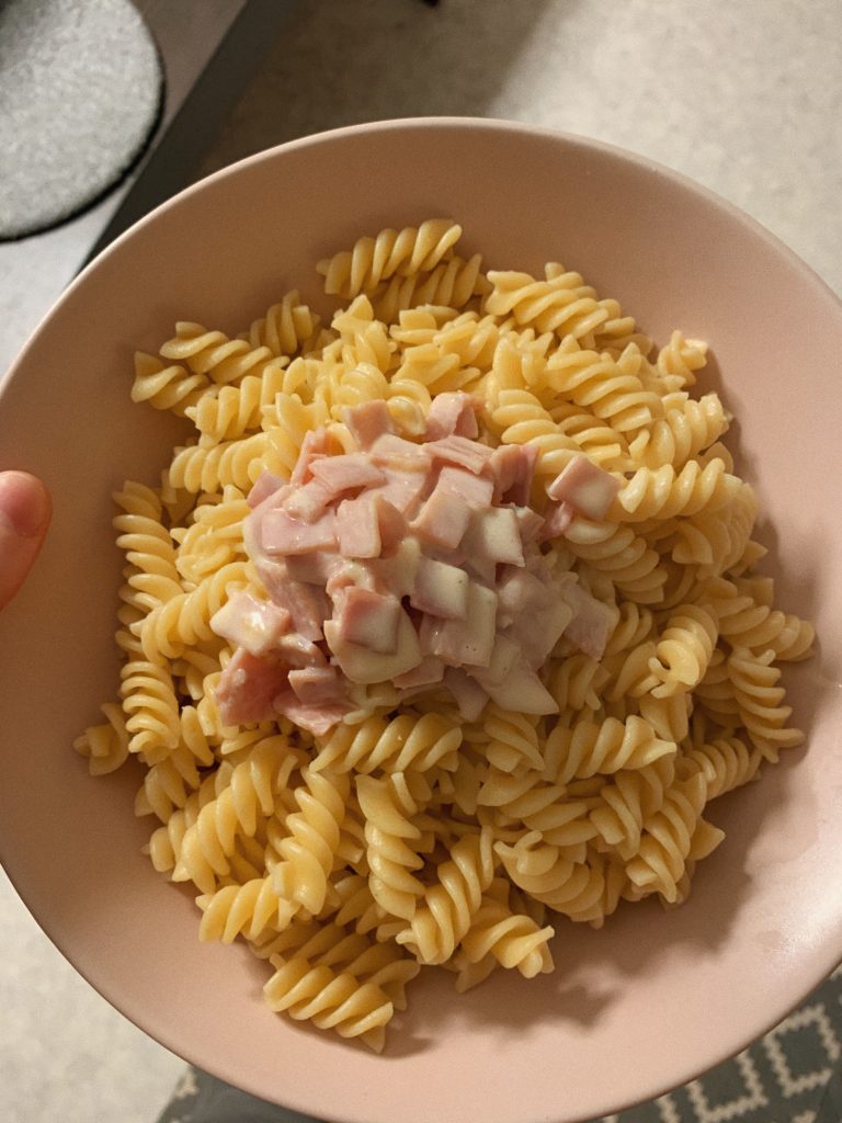 Nudeln mit Käse - Sahne - Sauce - Michixloves